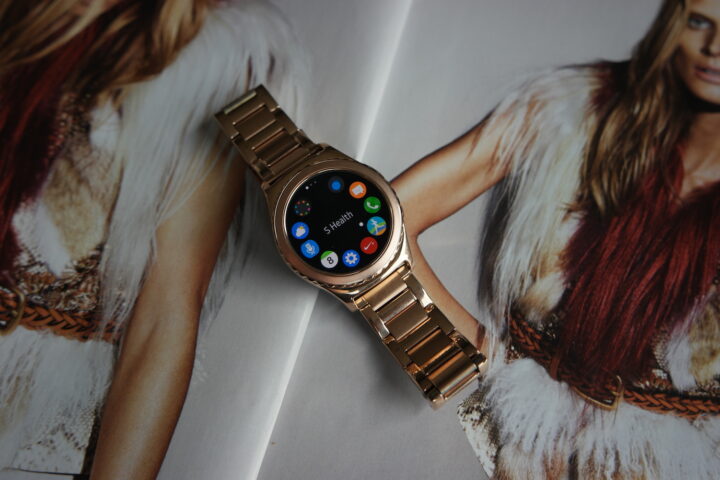Woman’s view: Samsung Gear-S2 Classic 18K Rose Gold
