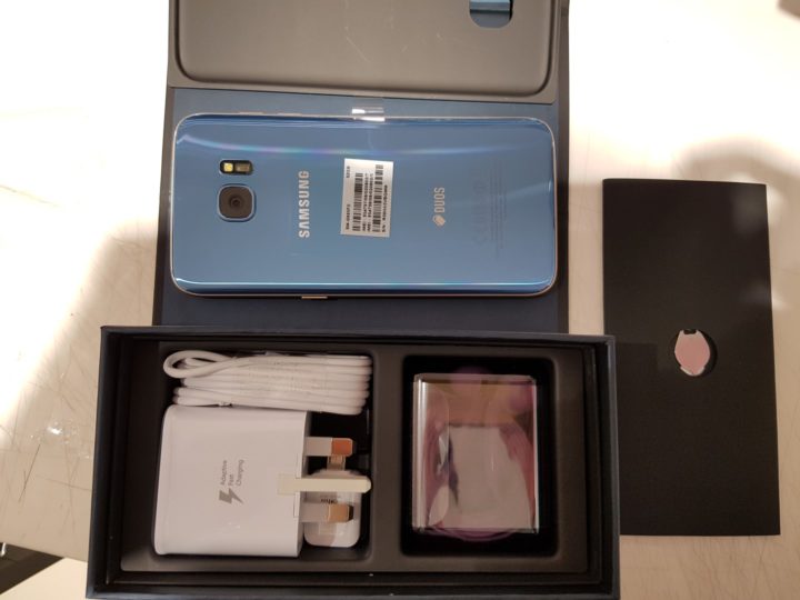 blue-coral-galaxy-s7-edge-unboxing-10