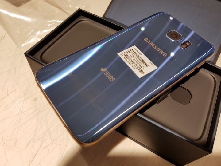 blue-coral-galaxy-s7-edge-unboxing-21