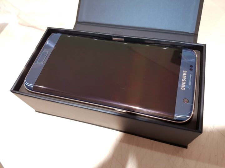 blue-coral-galaxy-s7-edge-unboxing-22