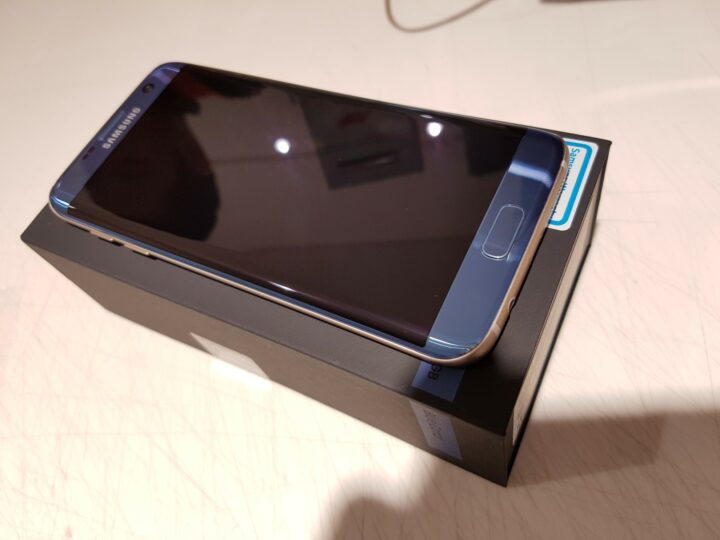 blue-coral-galaxy-s7-edge-unboxing-3