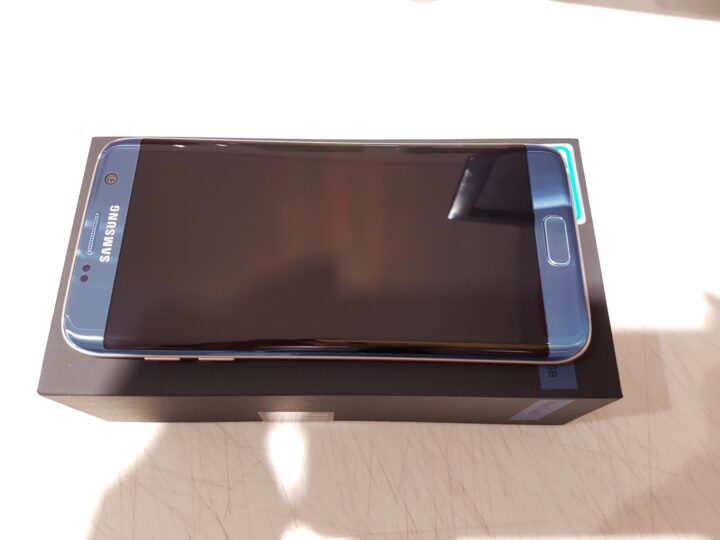 blue-coral-galaxy-s7-edge-unboxing-4