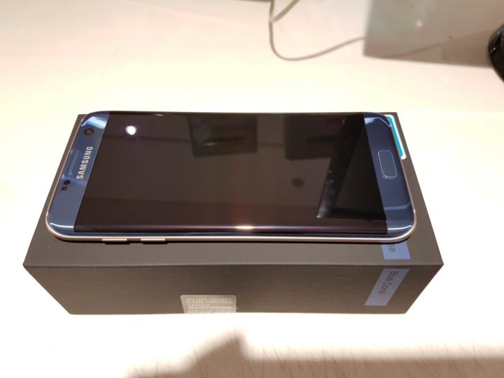 blue-coral-galaxy-s7-edge-unboxing-6