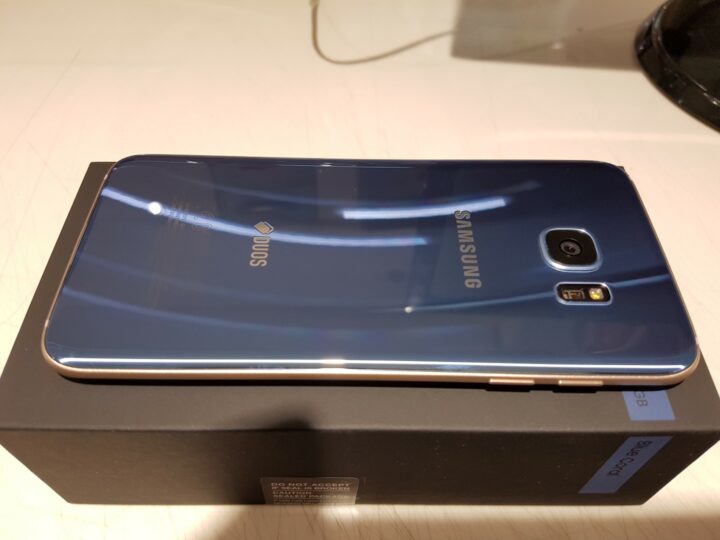 blue-coral-galaxy-s7-edge-unboxing-7