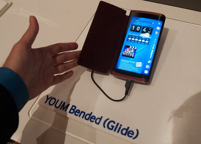 New mobile displays showed by Samsung at CES, gives us a GALAXY S IV