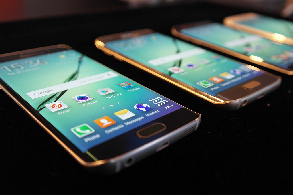 The ball’s rolling for Samsung: Galaxy S6 Edge given ‘best new handset’ award at MWC