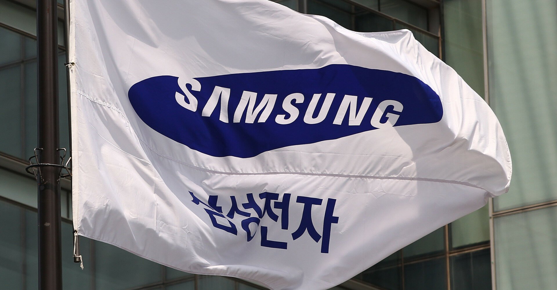 Samsung Profit Misses Estimates on Phone Output, Chip Prices