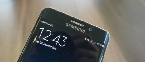 [Poll] Should Samsung sell its flagship dual-edge display to other OEMs?