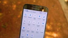 Samsung devices running Marshmallow let you expand all quick toggles with a single swipe