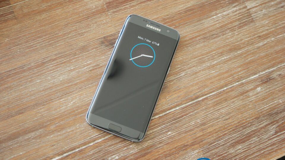 Samsung Galaxy 携帯電話の常時表示をカスタマイズする方法