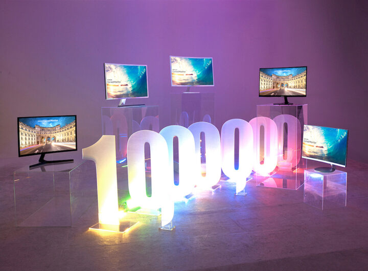 samsung-curved-monitors-one-million