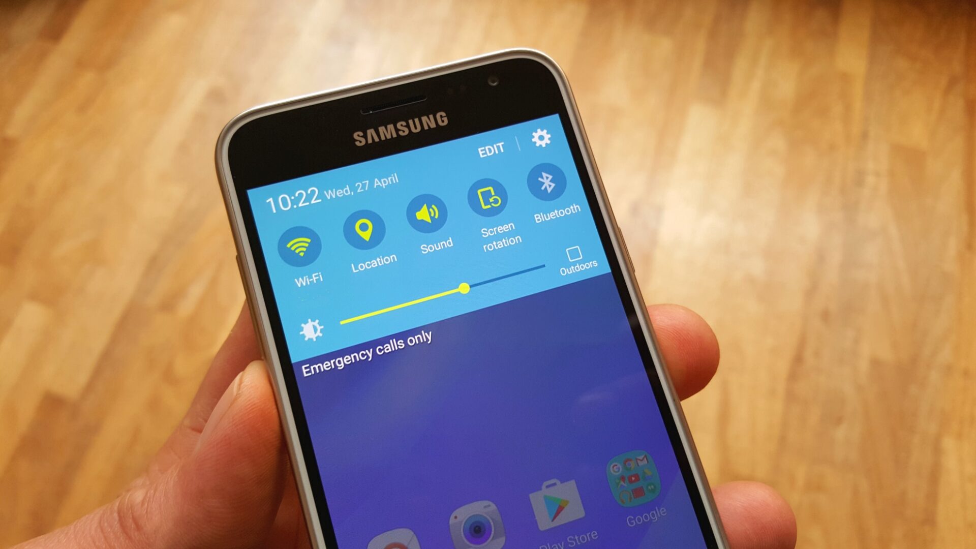 samsung-galaxy-j3-2016-review-touchwiz-outdoors-mode