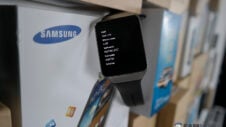 Samsung changes its mind, says it’s not dumping Android Wear for now