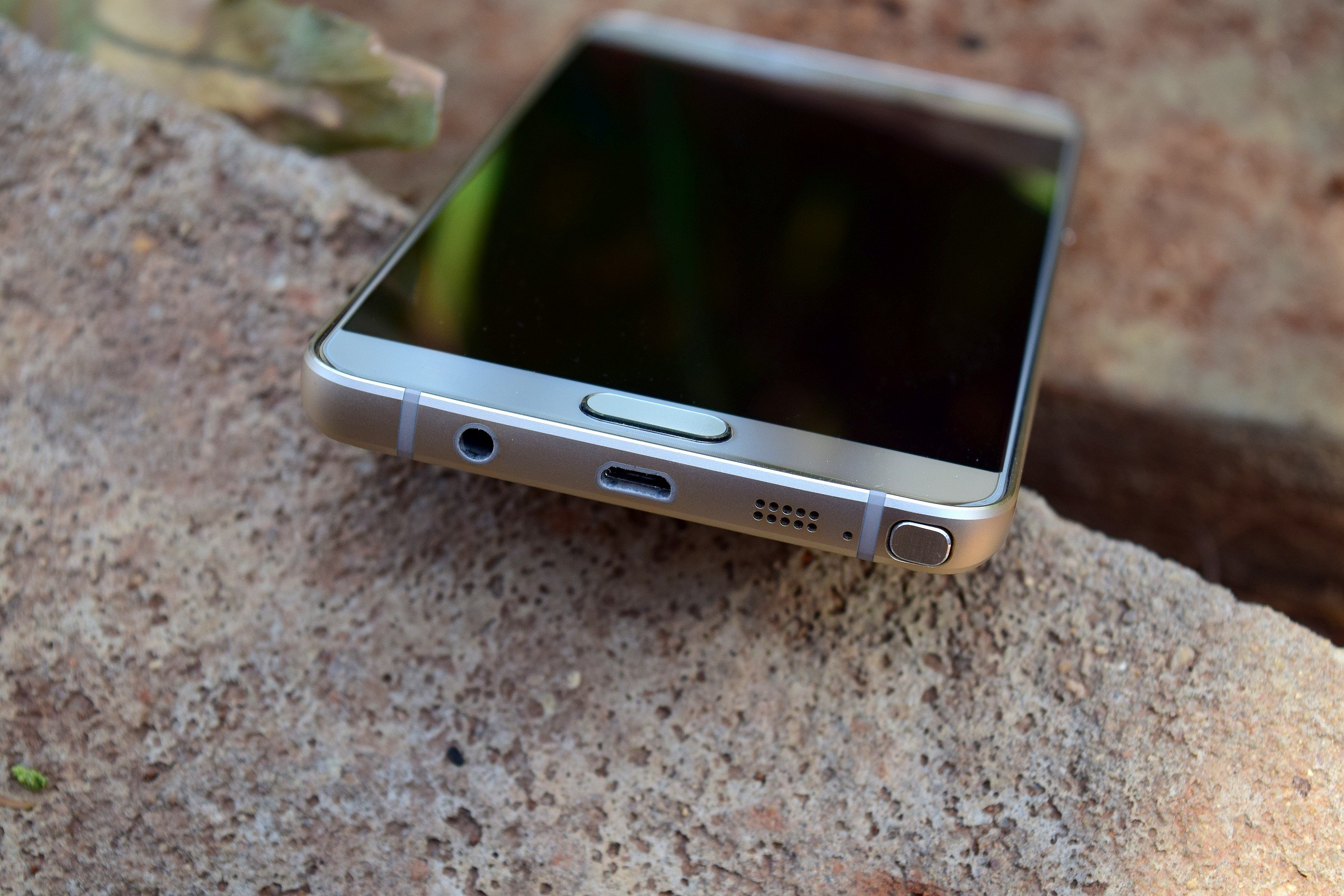 Exclusive: Samsung Galaxy Note 6 to come with USB Type-C, Gear VR incoming? - - SamMobile