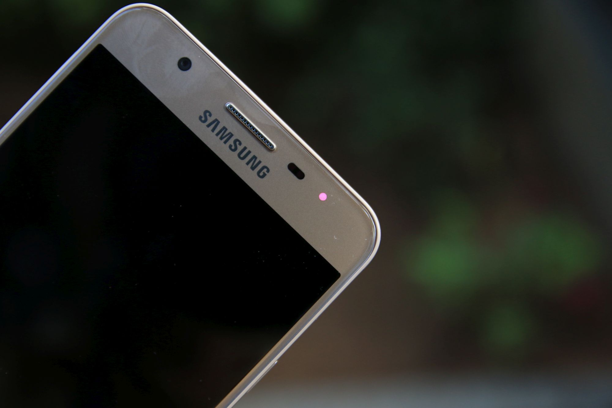 A notification LED has finally made its way to Samsung smartphones - SamMobile - SamMobile