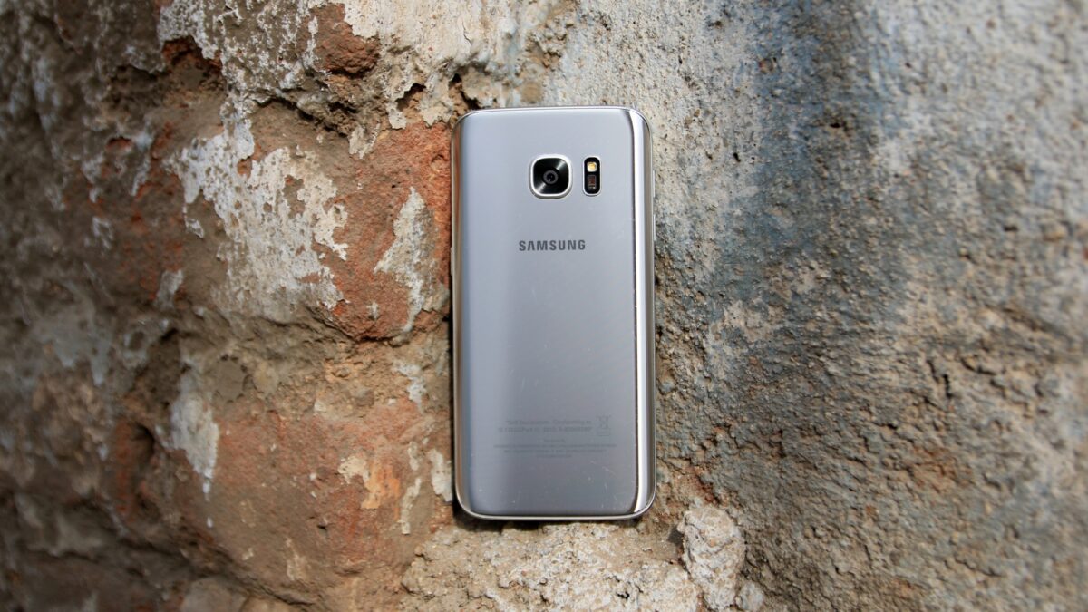 You can now download the first Galaxy S7 Oreo firmware SamMobile