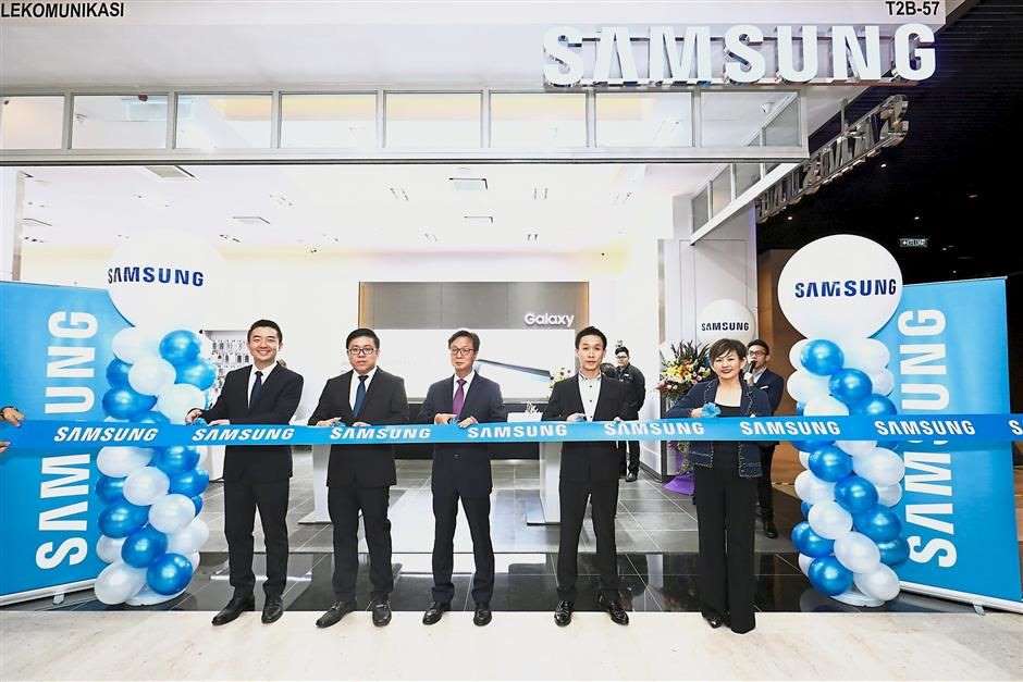 [Update] Samsung opens first-ever Experience Store in Malaysia ...