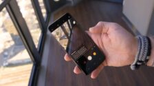 Galaxy S8 Tip: Slide up or down the camera shutter button to zoom in or out
