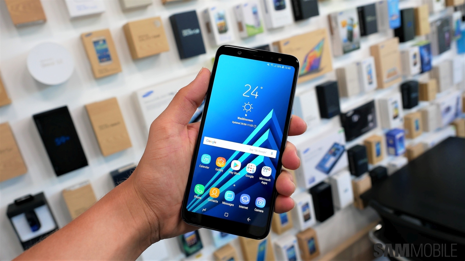Samsung Galaxy A6 Plus review: A good phone let down by its price tag -  SamMobile