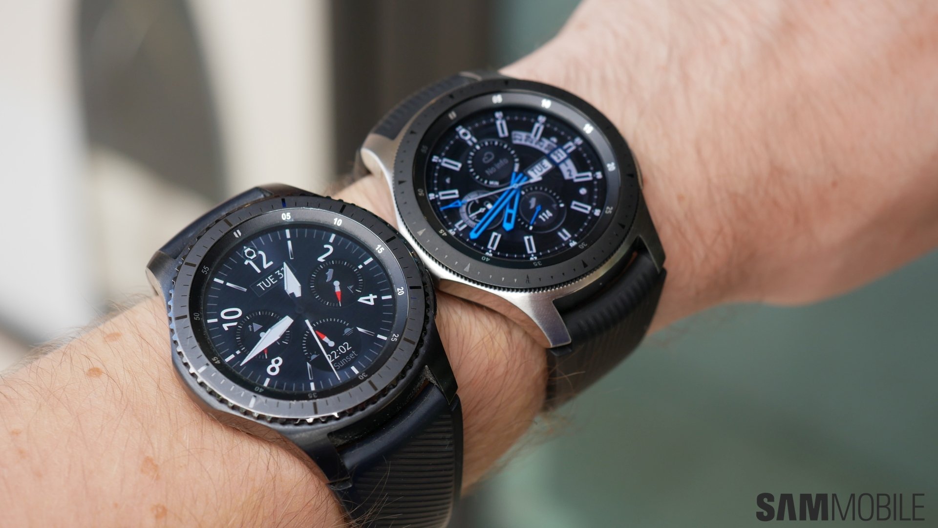 barbilla rehén Diez Samsung Galaxy Watch vs Gear S3 in pictures - SamMobile