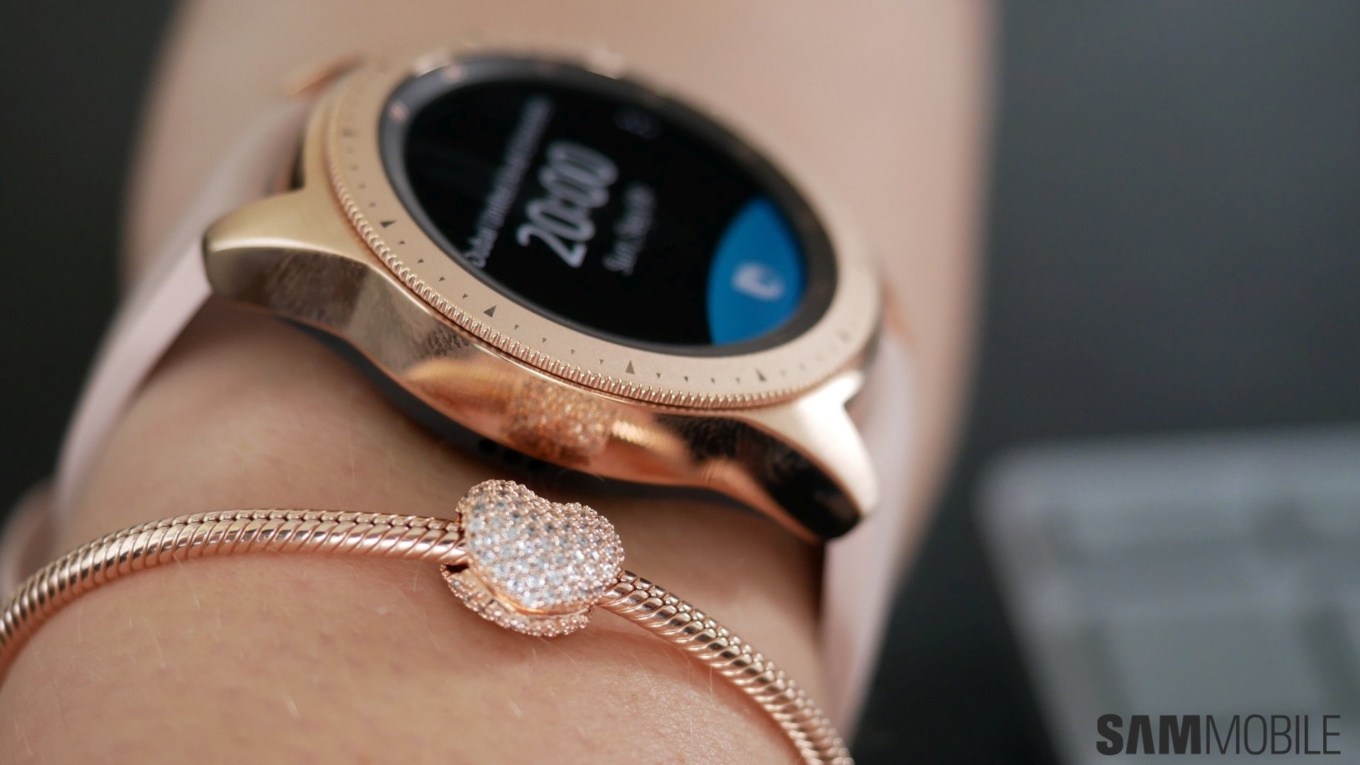 Galaxy watch gold. Самсунг вотч 4 розовое золото. Samsung watch SM R 810. Самсунг вотч 4 золото. Галакси вотч 3 розовое золото.