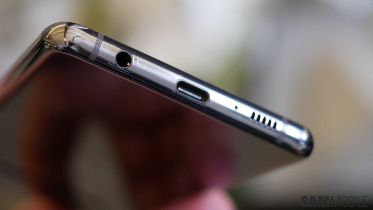 Galaxy S10 have a headphone jack 
