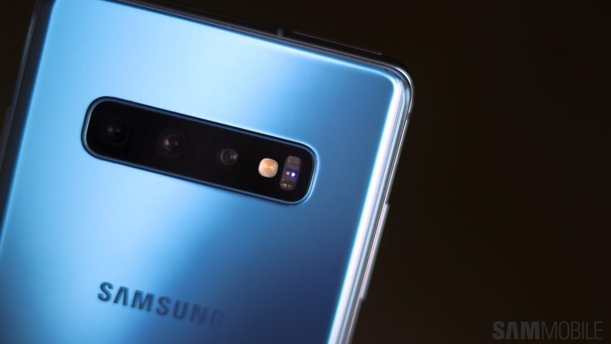 Galaxy S10 heart rate sensor now lights up for reverse wireless