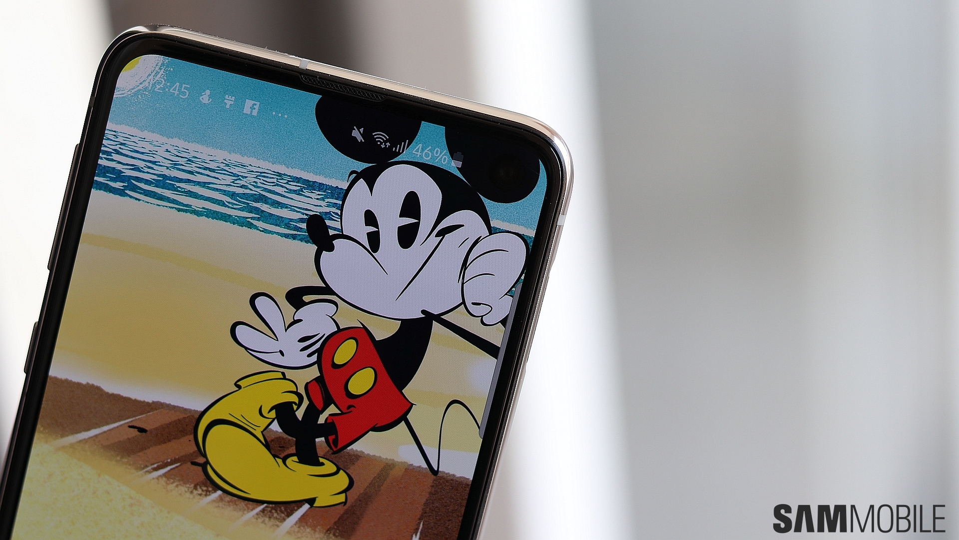 Hide Your Galaxy S10 S Display Cutout With These Disney Wallpapers