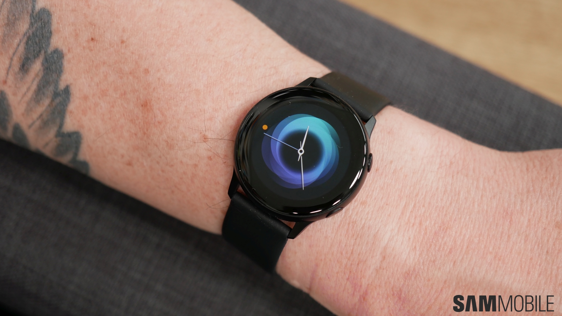 Samsung Galaxy Watch Active 2 update Với bản cập nhật mới nhất của chiếc đồng hồ thông minh Samsung Galaxy Watch Active 2, bạn sẽ được trải nghiệm những tính năng vượt trội, tối ưu hóa hoạt động, cũng như giải quyết những vấn đề phát sinh trước đó. Không nên bỏ lỡ cơ hội trải nghiệm những tính năng mới nhất mà cập nhật này đem lại cho bạn.