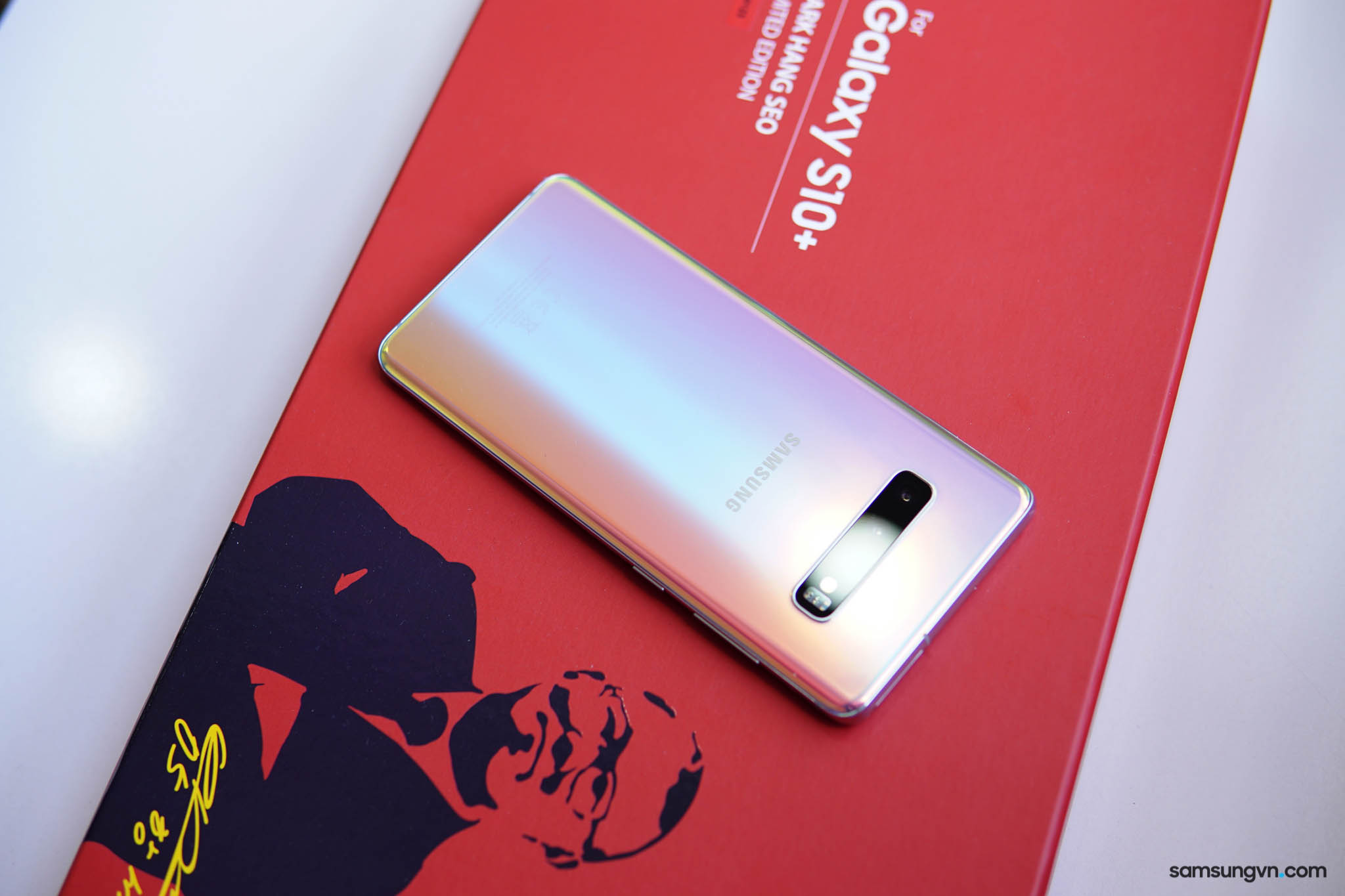 Galaxy S10+'s new Prism Silver color is quite a sight - SamMobile