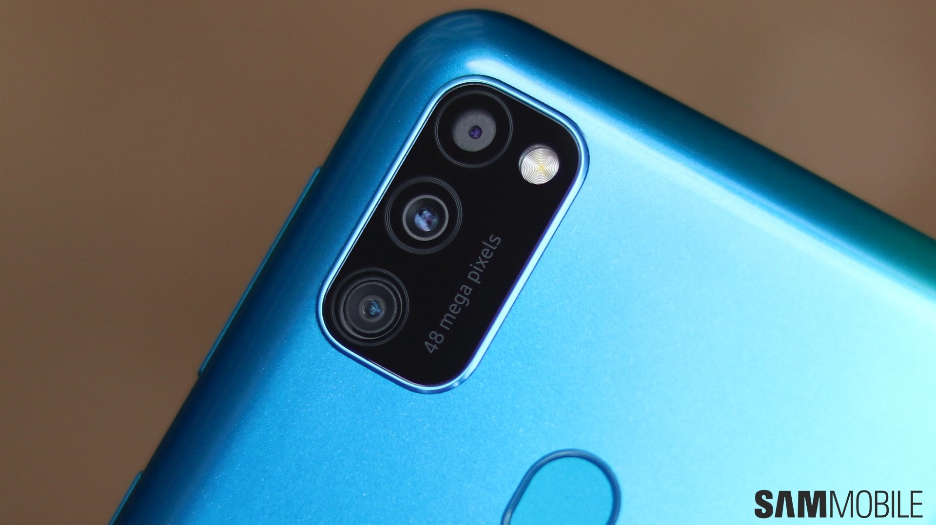 Телефон с двумя маленькими камерами. Смартфон Samsung Galaxy m30s. Самсунг галакси с 3 камерами.