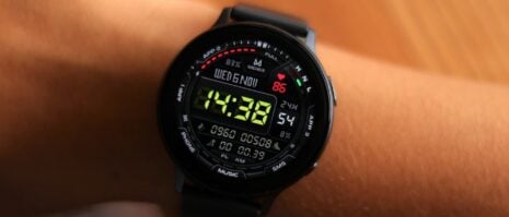 Galaxy Watch Active 2 gets new watch faces from One UI Watch 5