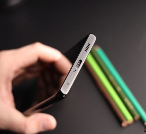[Poll] Should Samsung bring the microSD slot back to flagship Galaxy phones?