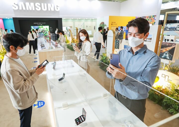 Samsung Galaxy S21 World IT Show 2020