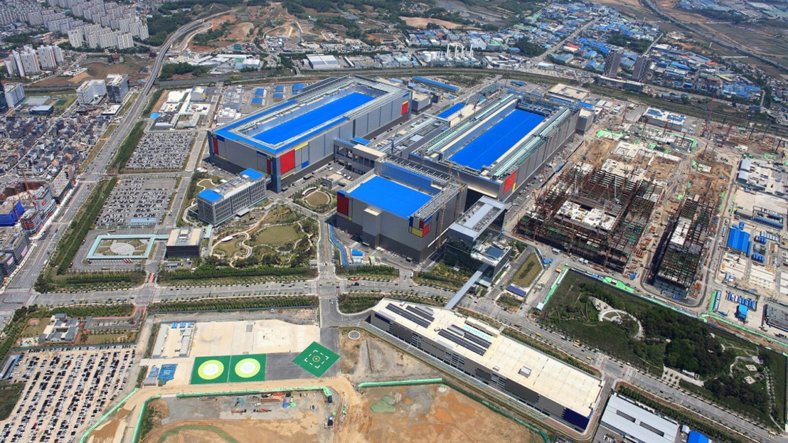 Samsung begins chip production at its mega manufacturing line in South ...