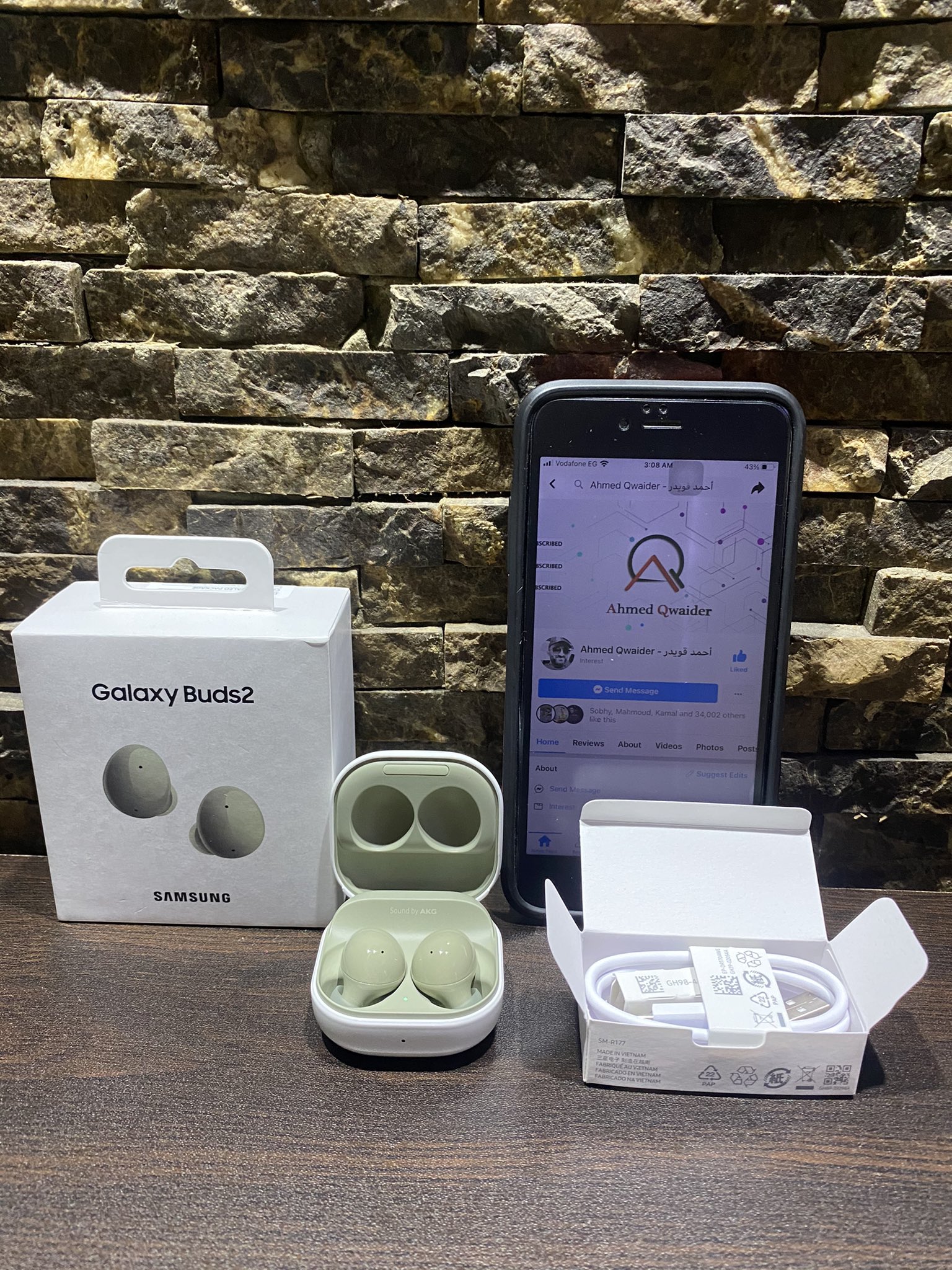 Someone already unboxed the Galaxy Buds 2, and Samsung probably isn't