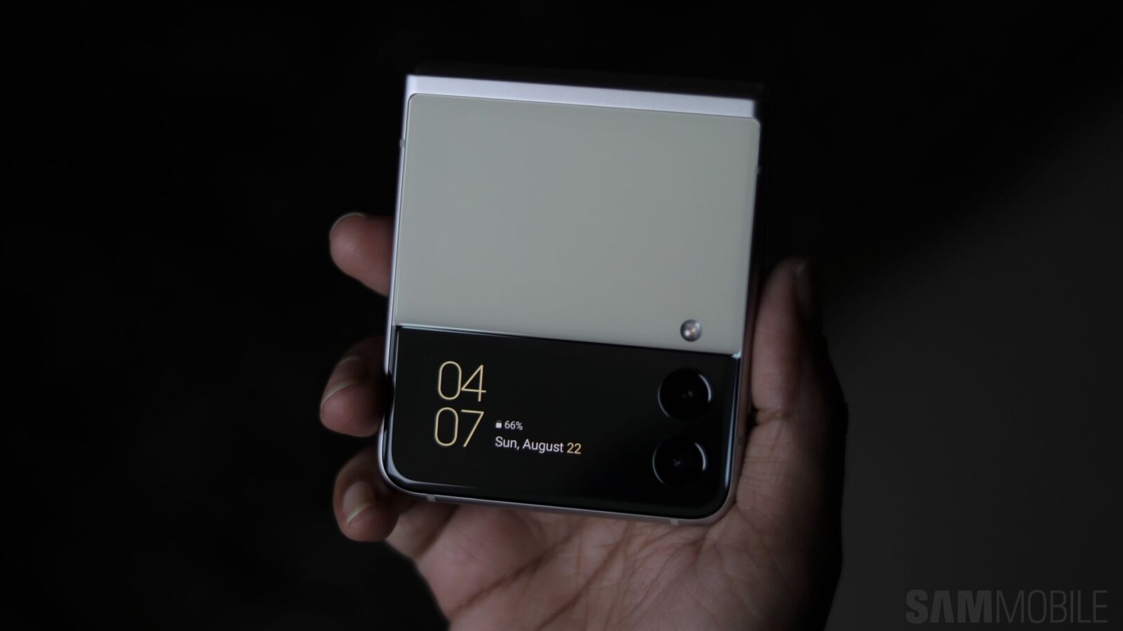 Samsung Galaxy Z Flip 3 review: A stunning, accessible foldable phone ...