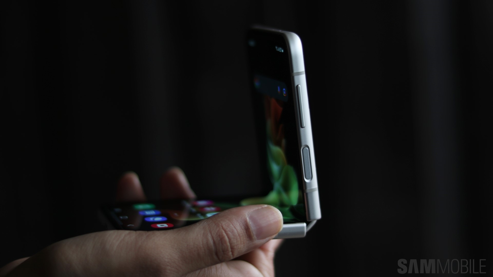 Samsung Galaxy Z Flip 3 looks stunning in this new design
