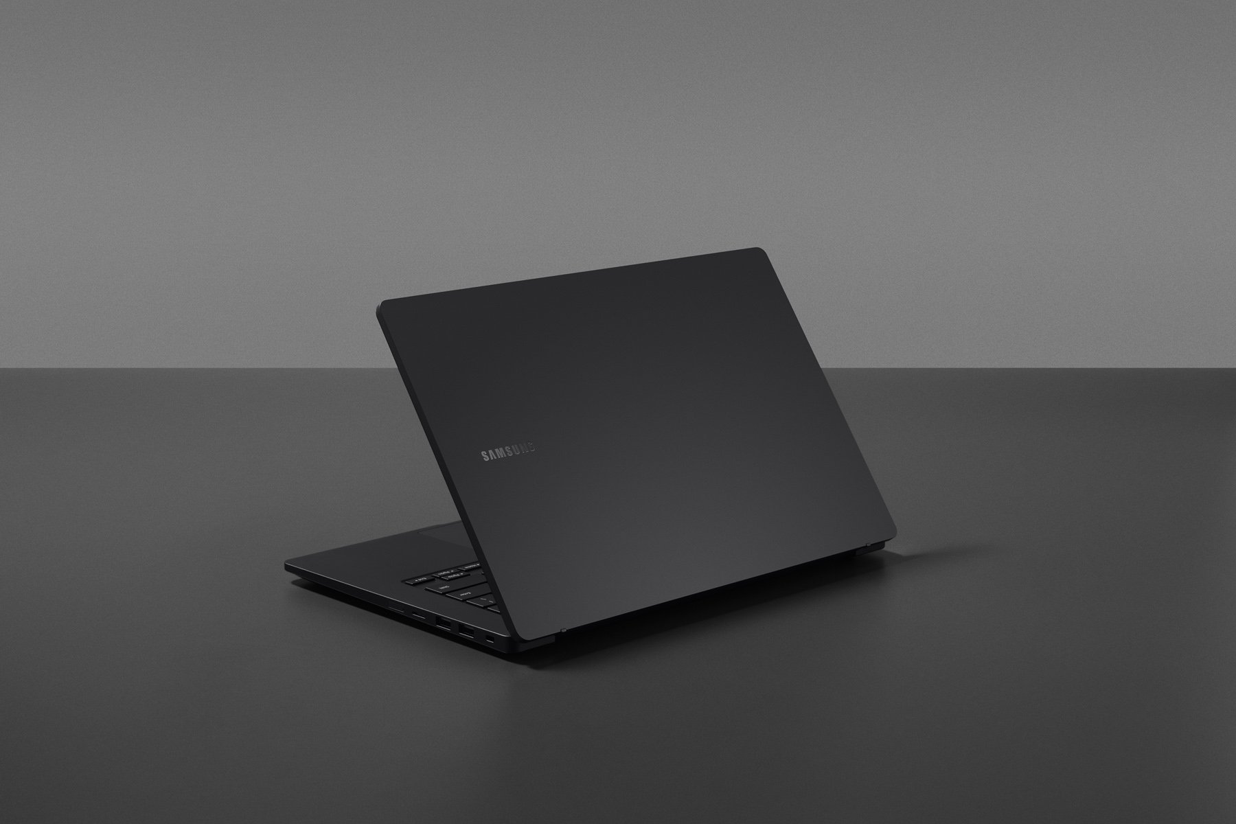 samsung-s-developing-its-first-ultra-laptop-powered-by-intel-and-microsoft