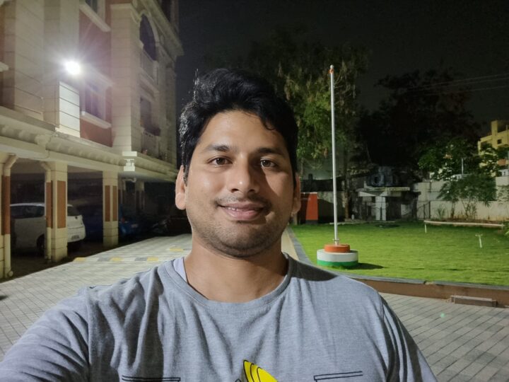 Samsung Galaxy S21+ Selfie Camera Sample Low-Light