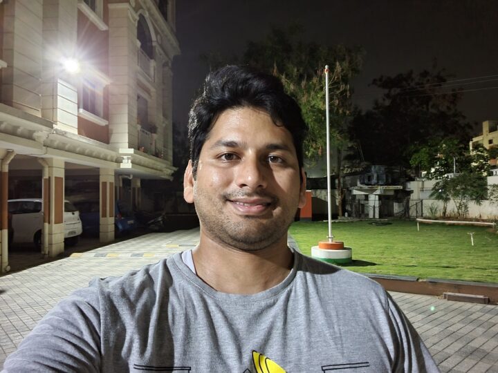 Samsung Galaxy S21+ Selfie Camera Sample Low-Light Night Mode