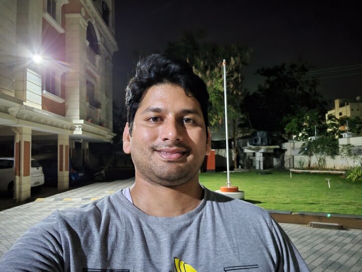 Samsung Galaxy S22+ Selfie Camera Sample Low-Light Night Mode