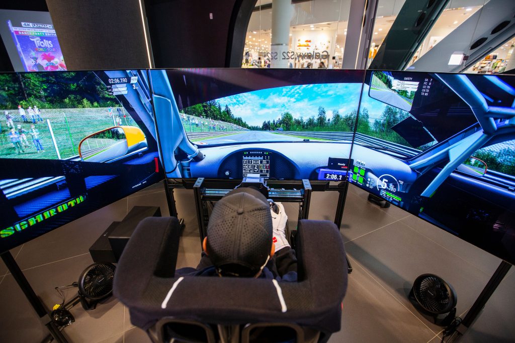 Samsung dazzles racing car fans with its Neo QLED-based simulator
