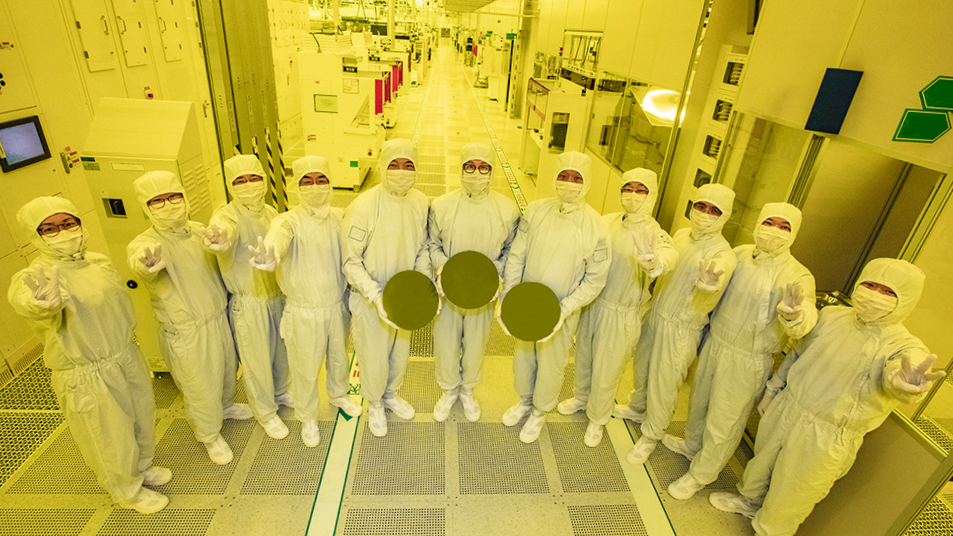 Samsung Foundry Leaders With 3nm Semiconductor Chip Wafer