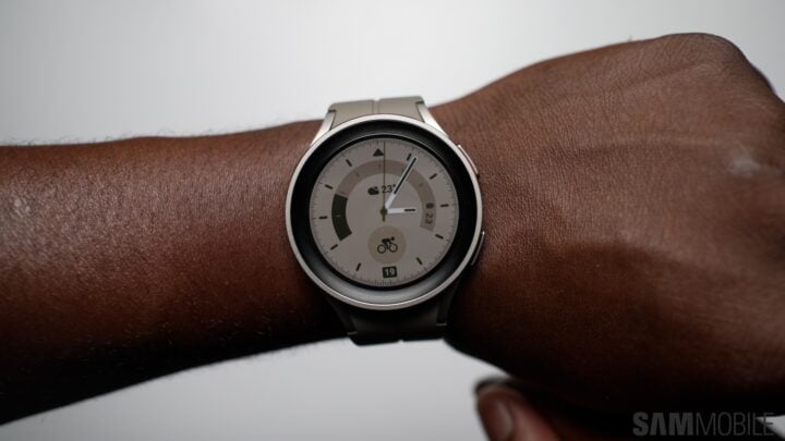 A atualização do One UI Watch 5 pode chegar aos Galaxy Watches mais antigos esta semana
