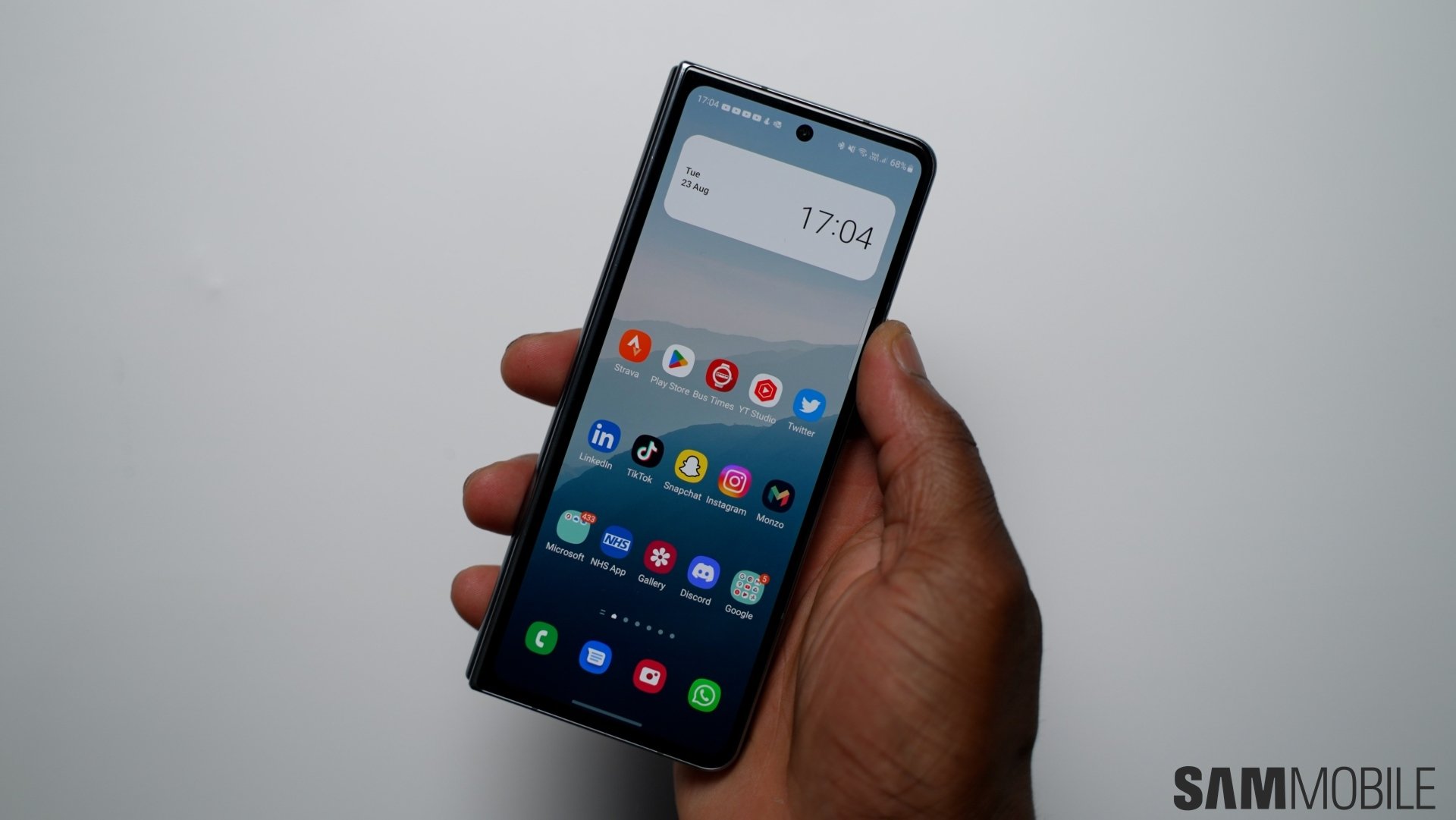 Unlocked Samsung Galaxy Z Fold 4 gets April 2024 security update in USA ...
