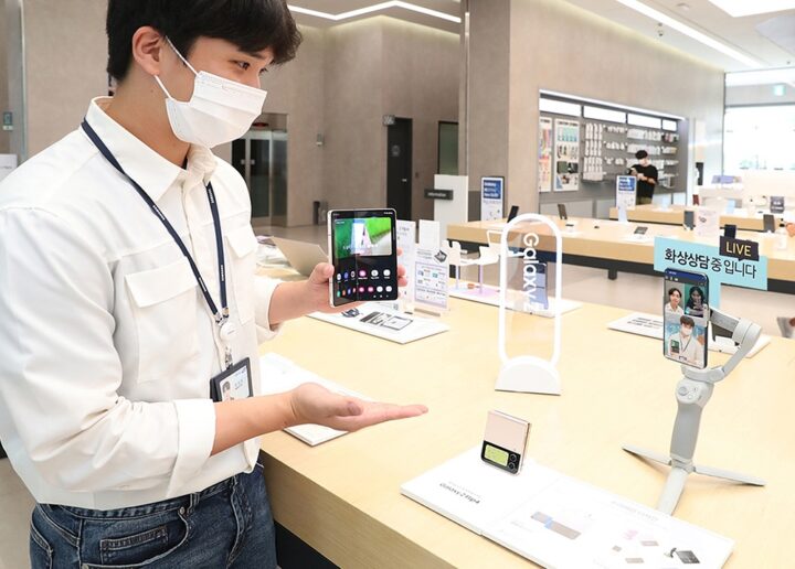 Samsung  Демонстрация товара в магазине Язык жестов Южная Корея