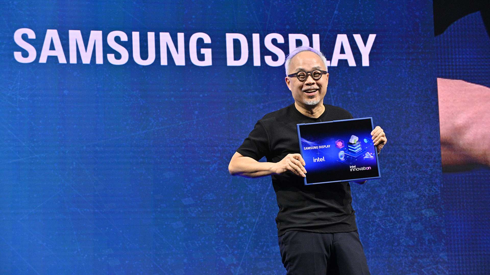 CES 2023 - Un écran OLED pliant et enroulable signé Samsung Display
