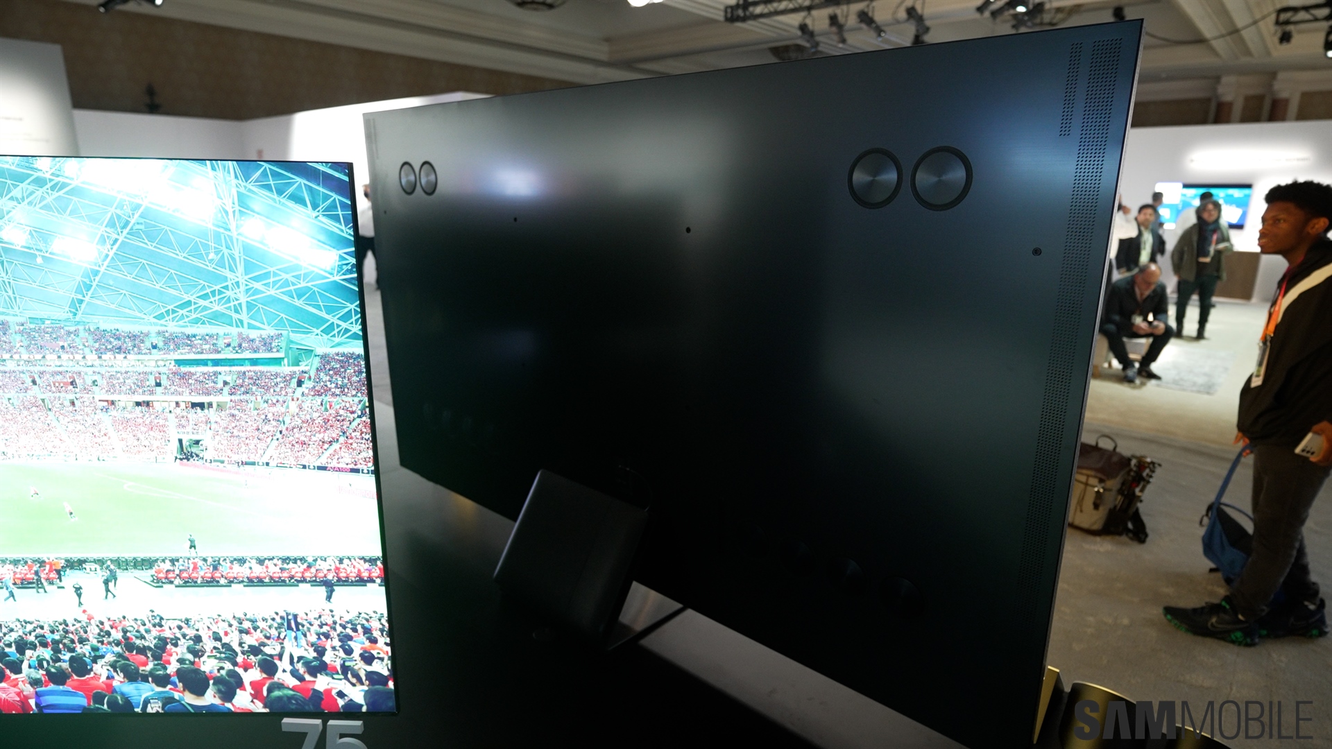 Hands-on with Samsung's 98-inch Neo QLED 8K TV - SamMobile