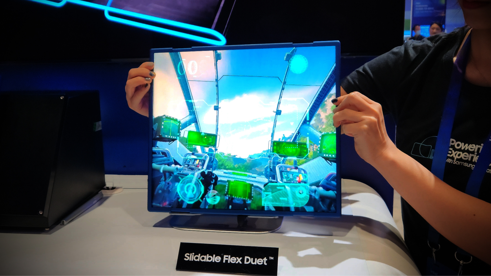شاشة OLED المنزلق من Samsung Flex Duet